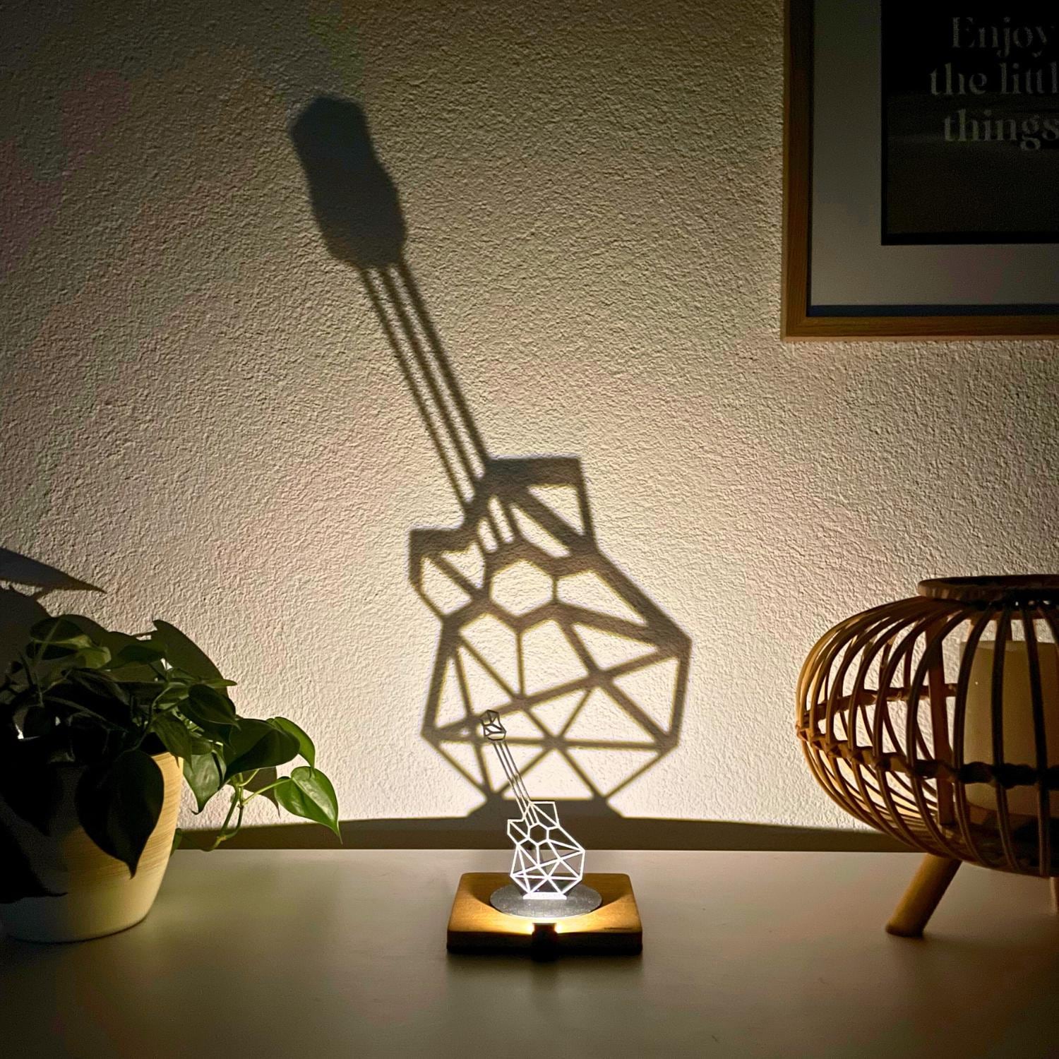Lumwood Gitarre | LED Lampe aus Holz mit Schatteneffekt | Handgemacht | Deko mit Licht | Nachtlicht | Wechselbare Figur Bild 6