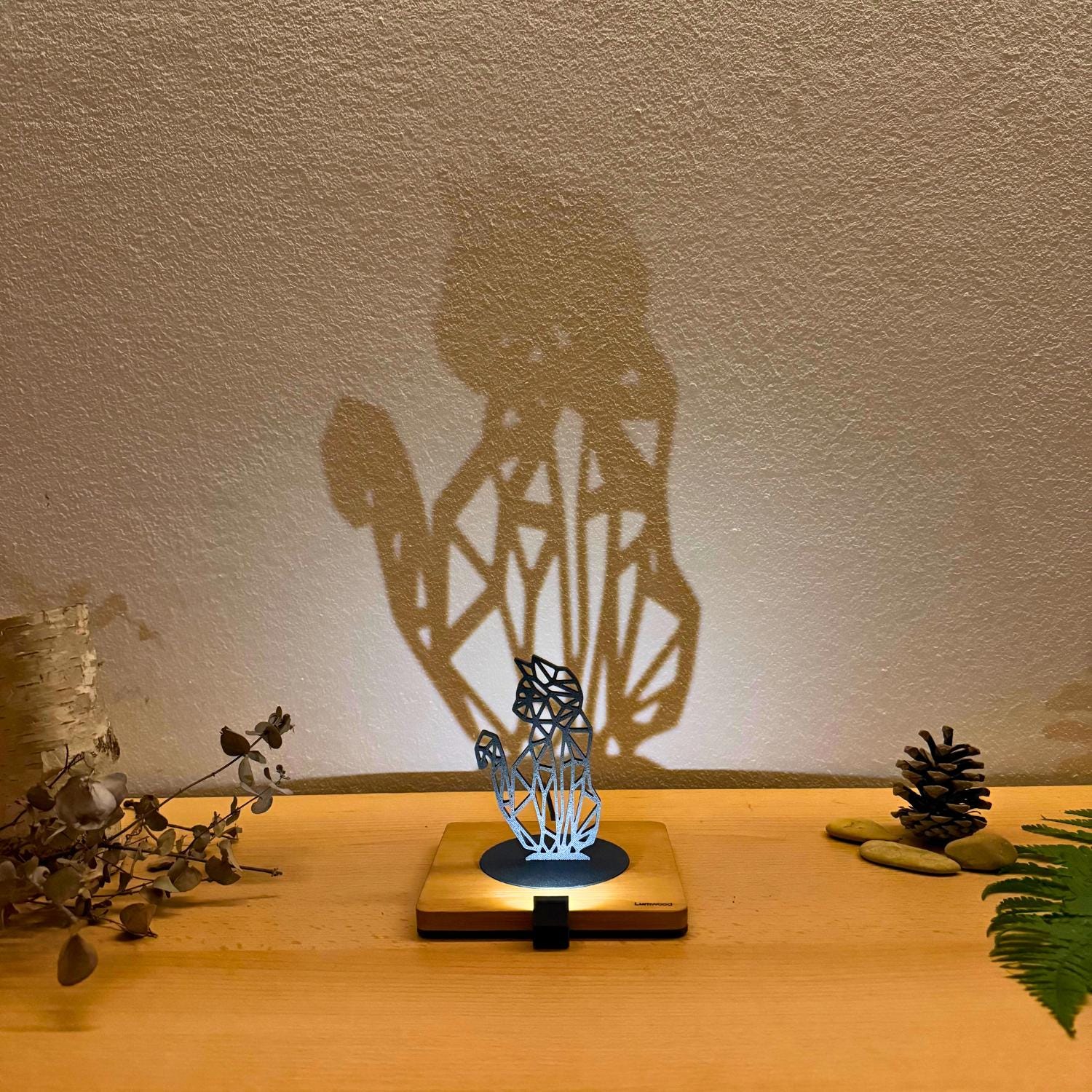 Lumwood Katze | LED Lampe aus Holz mit Schatteneffekt | Handgemacht | Deko mit Licht | Nachtlicht | Wechselbare Figur Bild 9