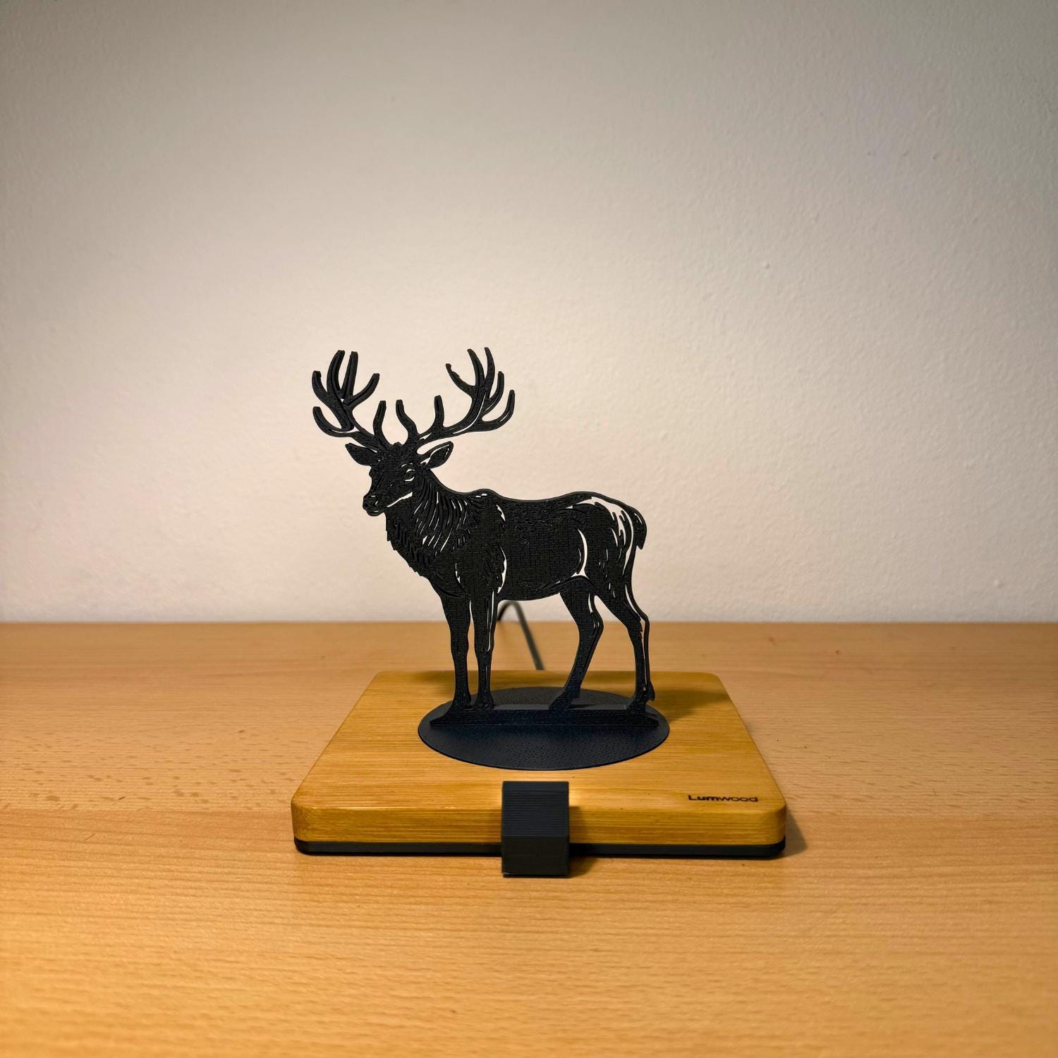 Lumwood Hirsch | LED Lampe aus Holz mit Schatteneffekt | Handgemacht | Deko mit Licht | Nachtlicht | Wechselbare Figur Bild 2