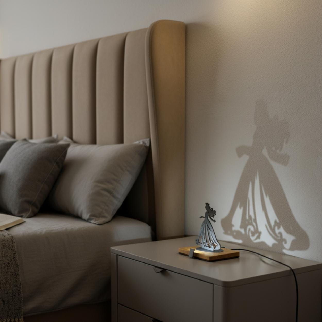 Lumwood Prinzessin | LED Lampe aus Holz mit Schatteneffekt | Handgemacht | Deko mit Licht | Nachtlicht | Wechselbare Figur Bild 1