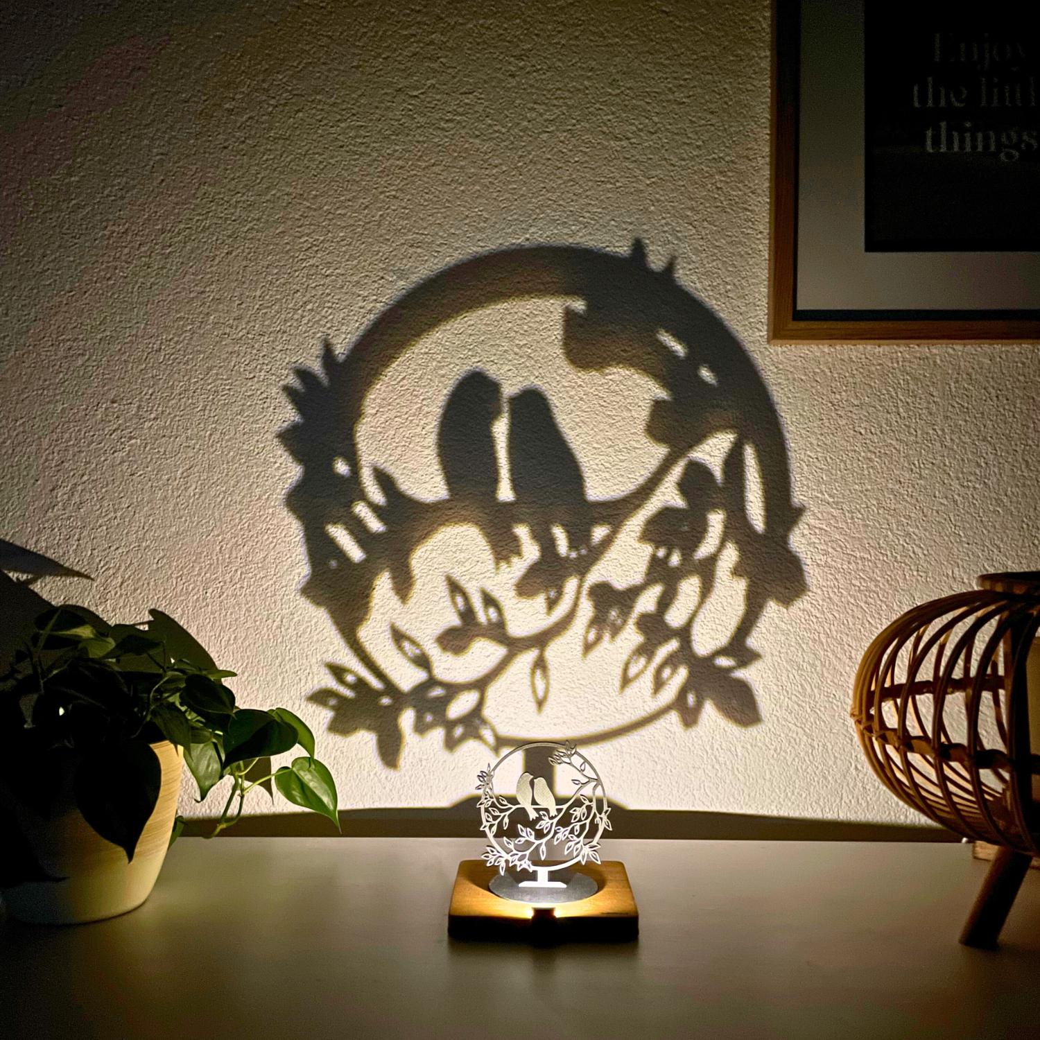 Lumwood Vogel |  LED Lampe aus Holz mit Schatteneffekt | Handgemacht | Deko mit Licht | Nachtlicht | Wechselbare Figur Bild 6
