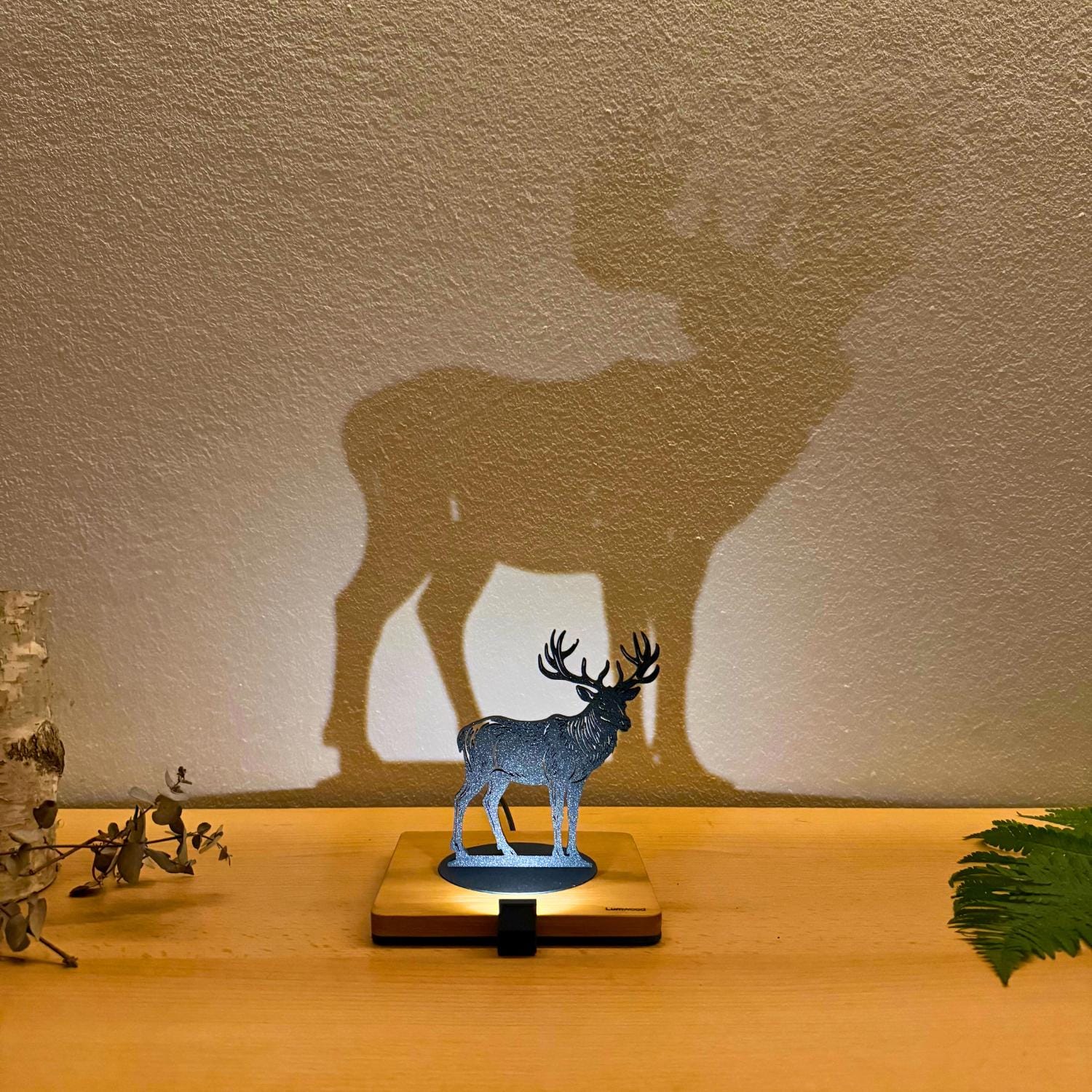 Lumwood Hirsch | LED Lampe aus Holz mit Schatteneffekt | Handgemacht | Deko mit Licht | Nachtlicht | Wechselbare Figur Bild 8