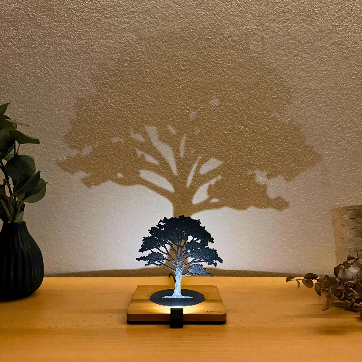 Lumwood Baum | LED Lampe aus Holz mit Schatteneffekt | Handgemacht | Deko mit Licht | Nachtlicht | Wechselbare Figur Bild 9