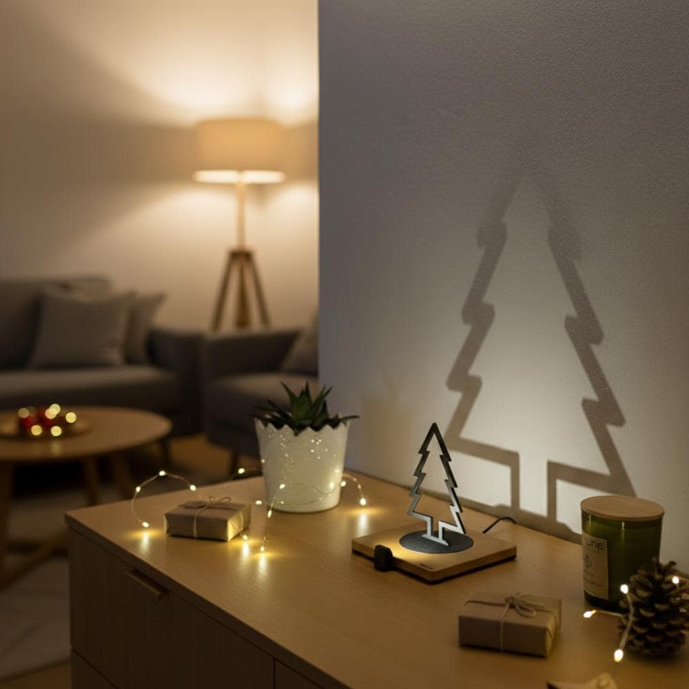 Lumwood Christbaum | LED Lampe aus Holz mit Schatteneffekt | Handgemacht | Deko mit Licht | Nachtlicht | Wechselbare Figur Bild 1