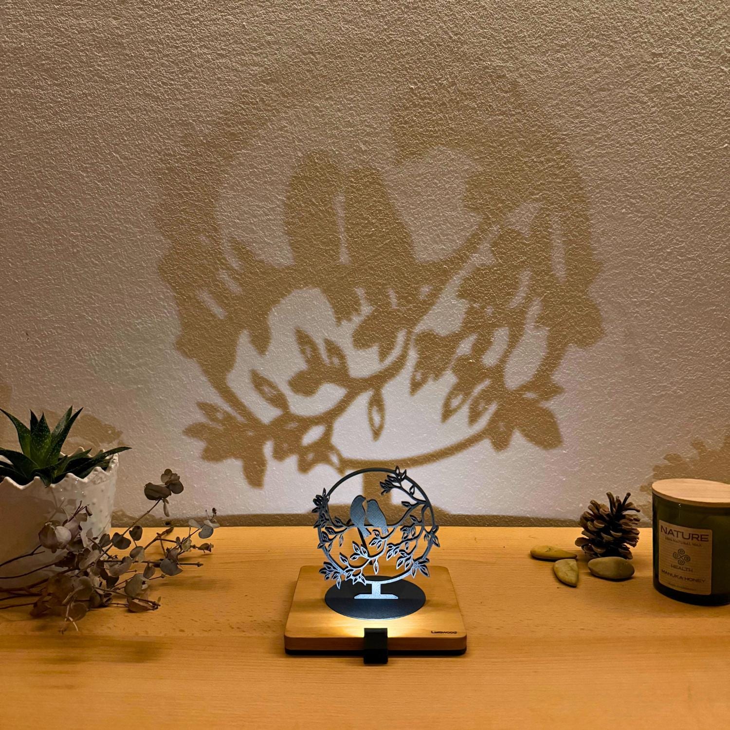 Lumwood Vogel |  LED Lampe aus Holz mit Schatteneffekt | Handgemacht | Deko mit Licht | Nachtlicht | Wechselbare Figur Bild 9